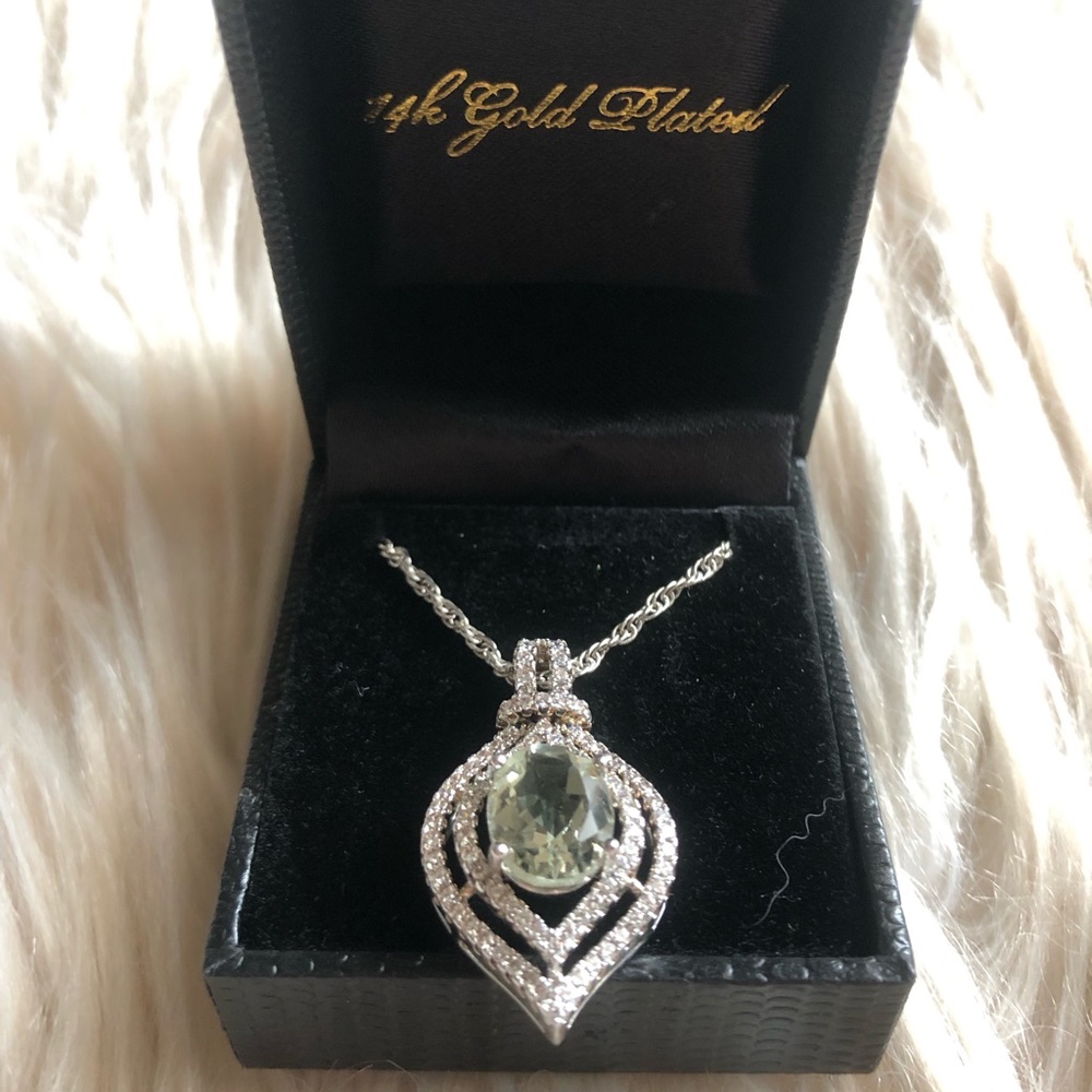 RARE FIND Gold Coast Platinum Vintage Jewelry.